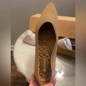 Vivaia flats. Aria Walker in color nutmeg. Size EU 41.5 or US 10